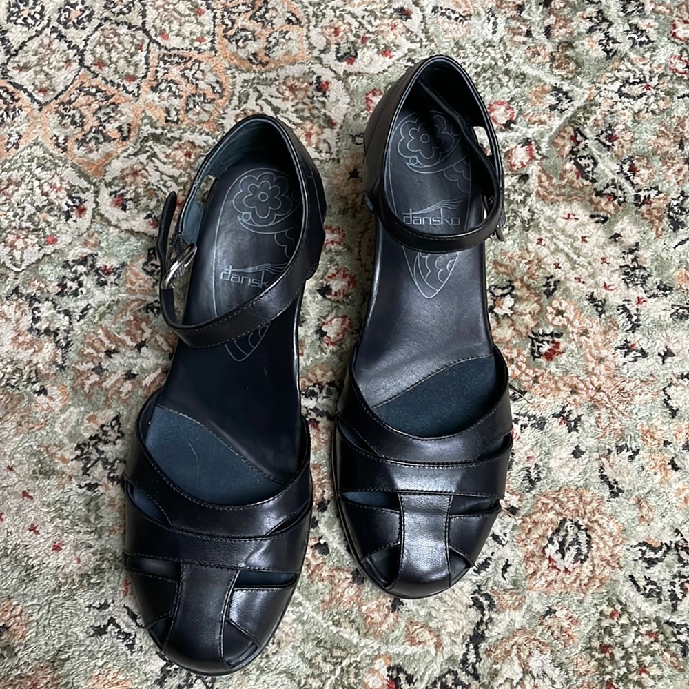 Dansko 2 3/4 heels. Leather, neve worn.